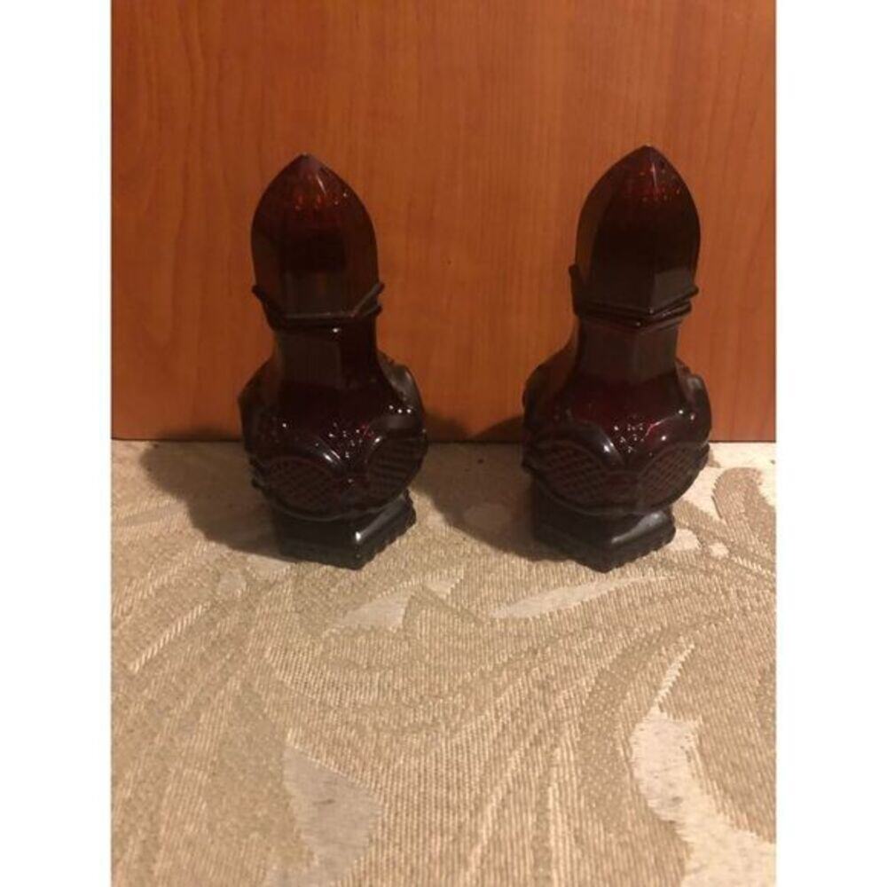 Vintage Avon salt and‎ pepper shakers from the "1876 Cape Cod Collectio